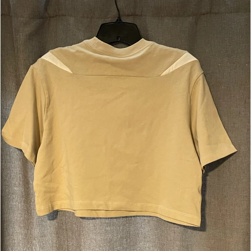 Nike boxy crop t-shirt
